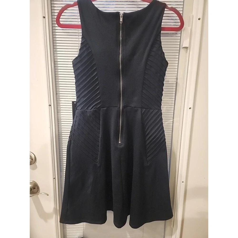 As U Wish Navy Sleeveless Dress Size M Round Neck Knee‎ Length